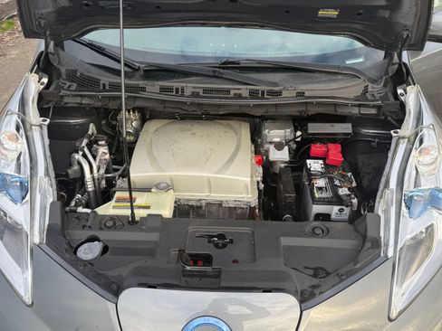 Used 2017 Nissan Leaf SL w/ Protection Package image 11