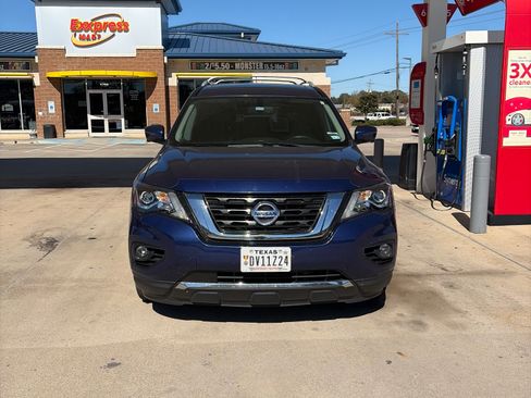 Used 2017 Nissan Pathfinder Platinum w/ Family Entertainment Package image 4