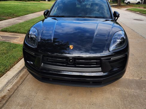 Used 2023 Porsche Macan image 2