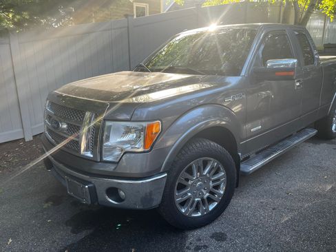Used 2011 Ford F150 Lariat w/ Lariat Chrome Pkg image 2