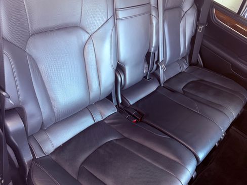 Used 2018 Lexus LX 570 4WD w/ Luxury Package image 17