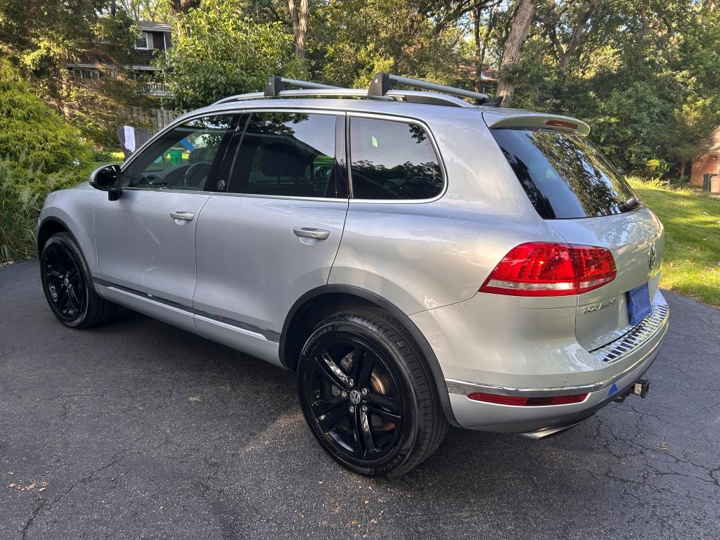 Used 2017 Volkswagen Touareg Wolfsburg Edition AWD/4WD image 4
