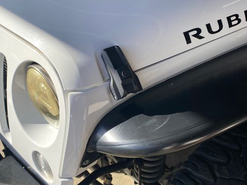 Used 2015 Jeep Wrangler Unlimited Rubicon w/ Connectivity Group image 8