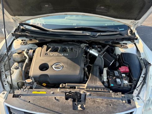 Used 2010 Nissan Altima 3.5 SR w/ Premium Pkg FWD image 13
