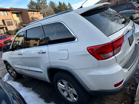 Used 2011 Jeep Grand Cherokee Limited image 5