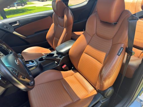 Used 2013 Hyundai Genesis 3.8 RWD image 18