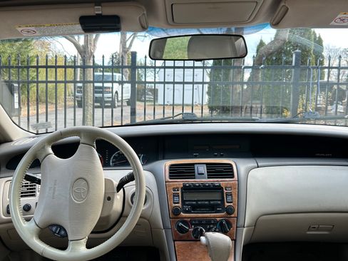 Used 2001 Toyota Avalon XL image 8