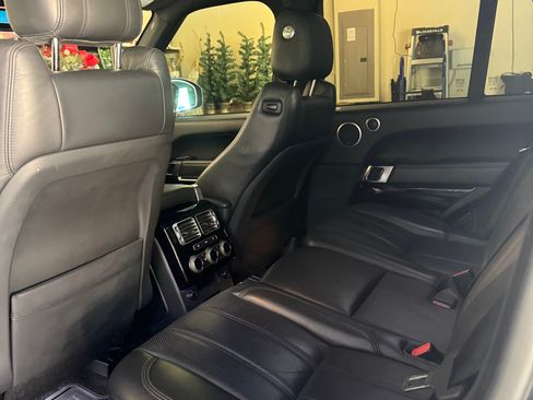 Used 2015 Land Rover Range Rover HSE image 12