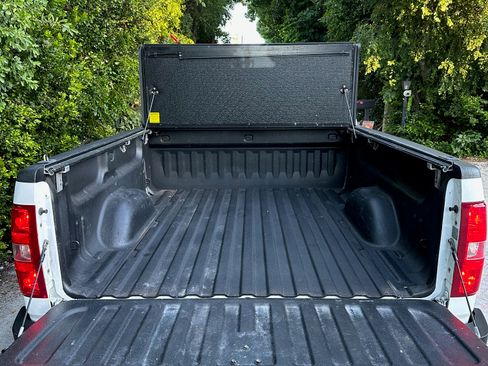 Used 2009 Chevrolet Silverado 2500 LT w/ Exterior Plus Package image 9