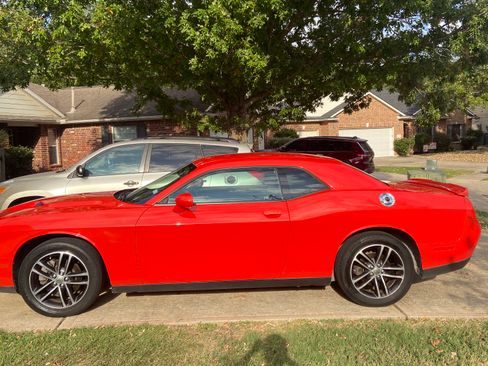 Used 2019 Dodge Challenger SXT w/ Cold Weather Group image 13