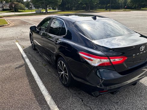 Used 2020 Toyota Camry SE w/ Convenience Package FWD image 9