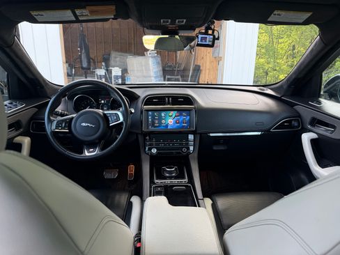 Used 2020 Jaguar F-PACE S image 5