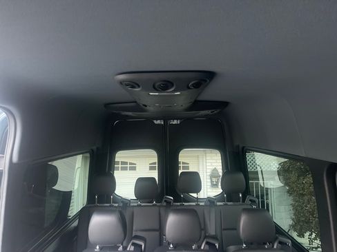 Used 2021 Mercedes-Benz Sprinter 2500 image 9