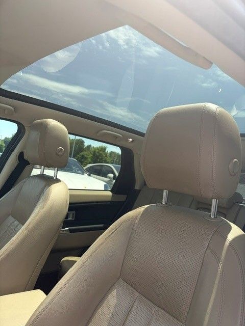 Used 2017 Land Rover Discovery Sport HSE AWD/4WD image 2