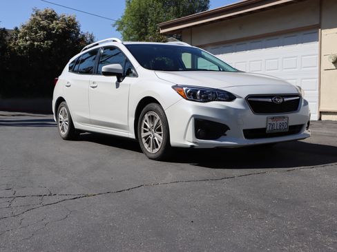 Used 2017 Subaru Impreza 2.0i Premium image 2