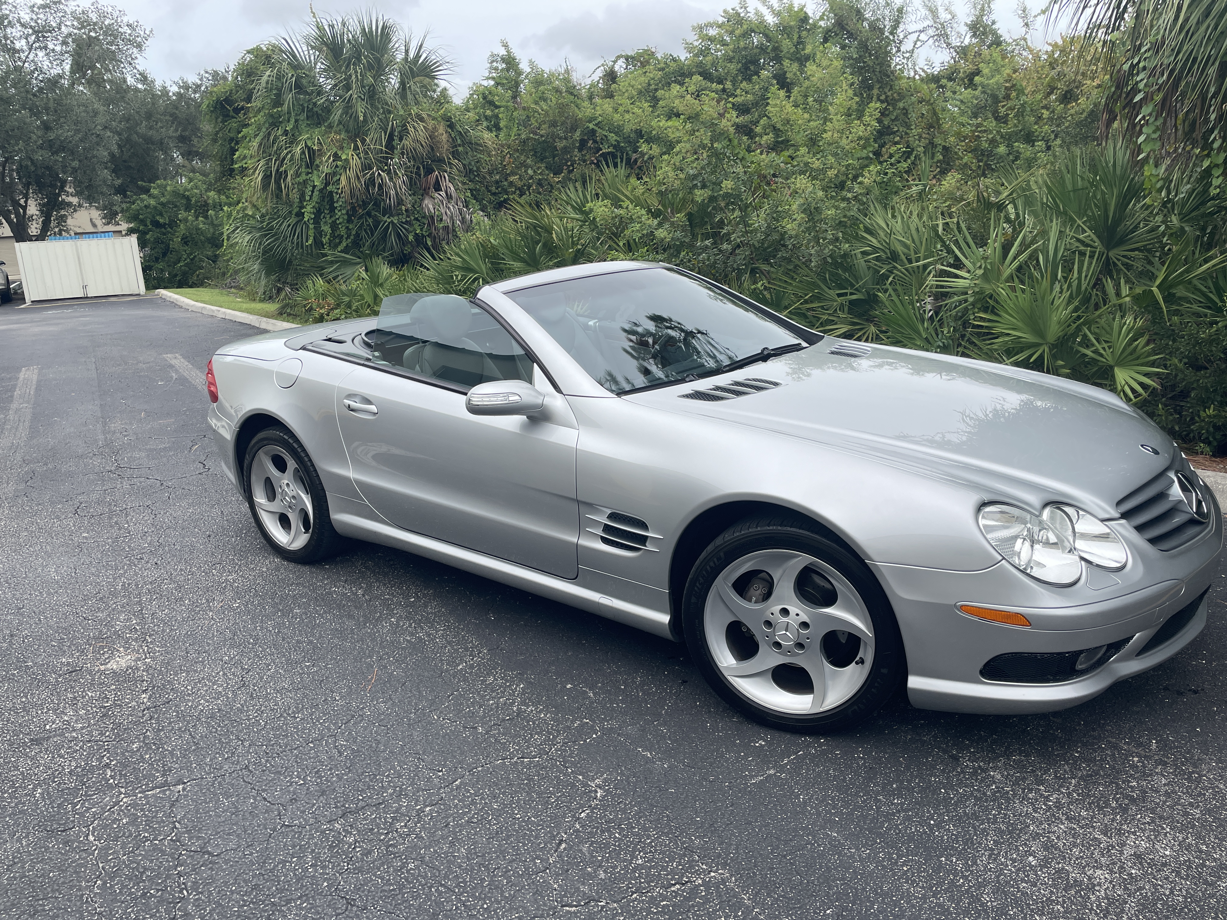 Used 2004 Mercedes-Benz SL 500 w/ AMG Sport Pkg image 2