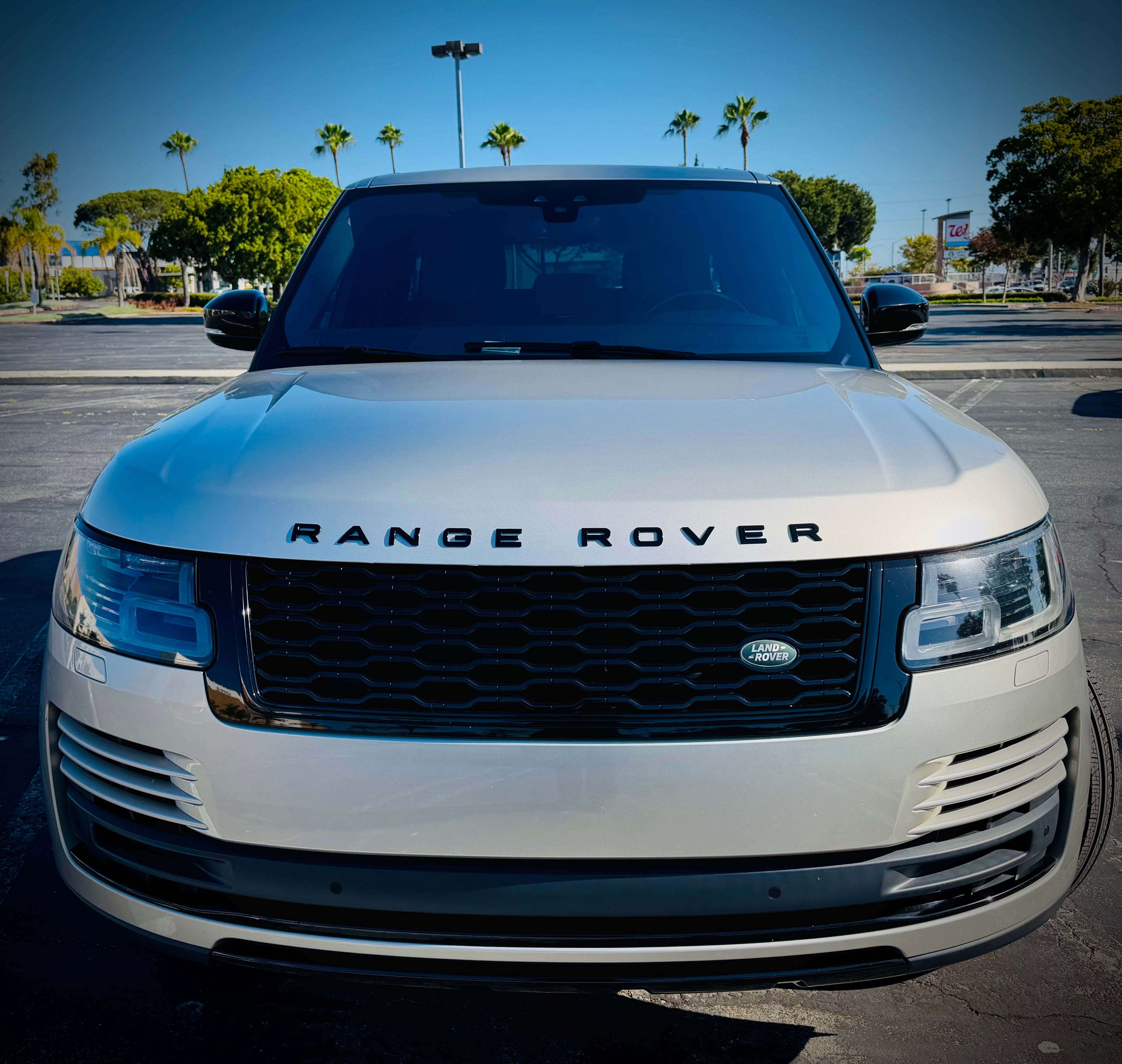 Used 2019 Land Rover Range Rover Supercharged AWD/4WD image 2