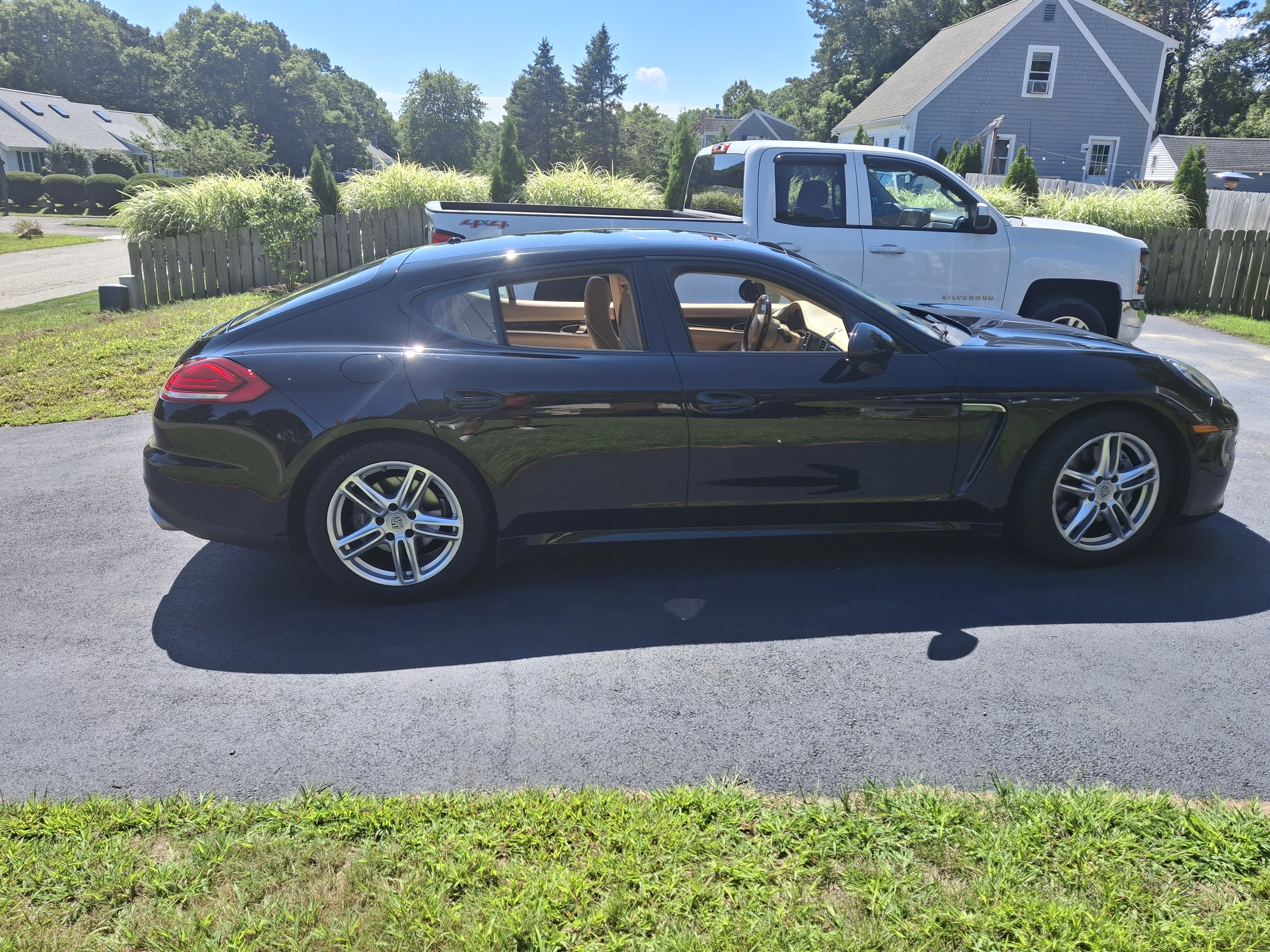 Used 2015 Porsche Panamera 4 AWD/4WD image 2