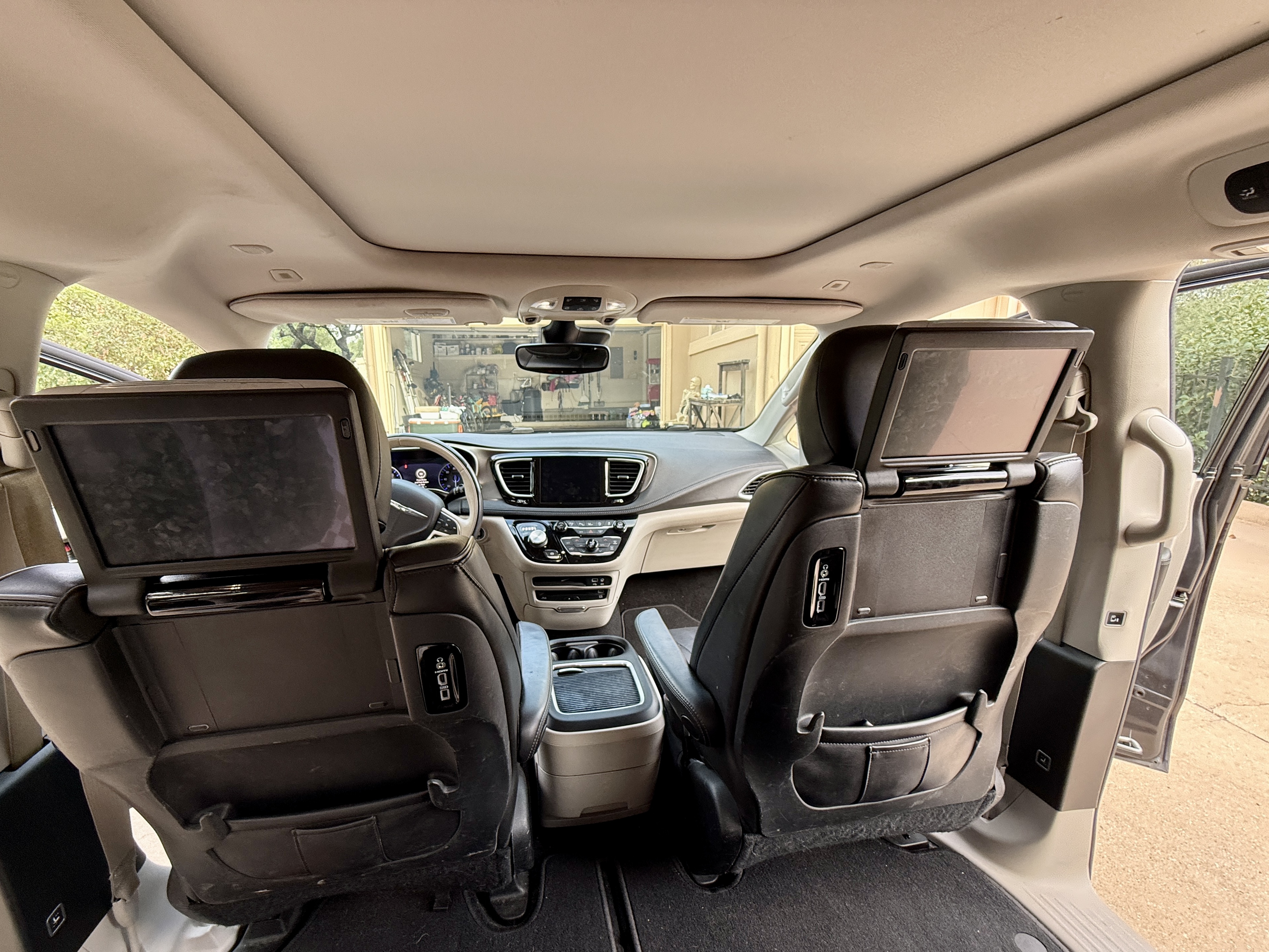 Used 2018 Chrysler Pacifica Limited w/ Tire & Wheel Group FWD image 20