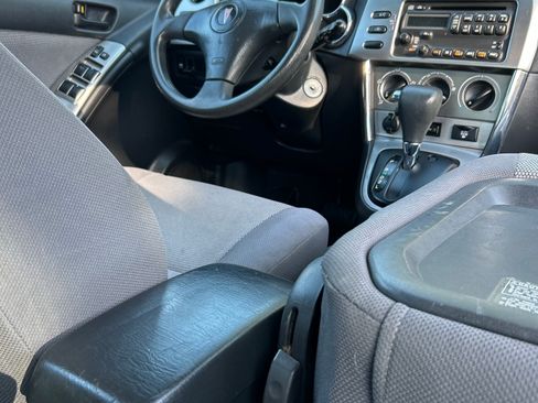 Used 2005 Pontiac Vibe w/ Power Group Value Package image 12