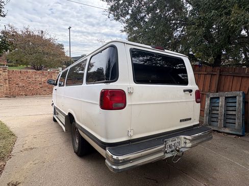 Used 2000 Dodge B3500 image 5