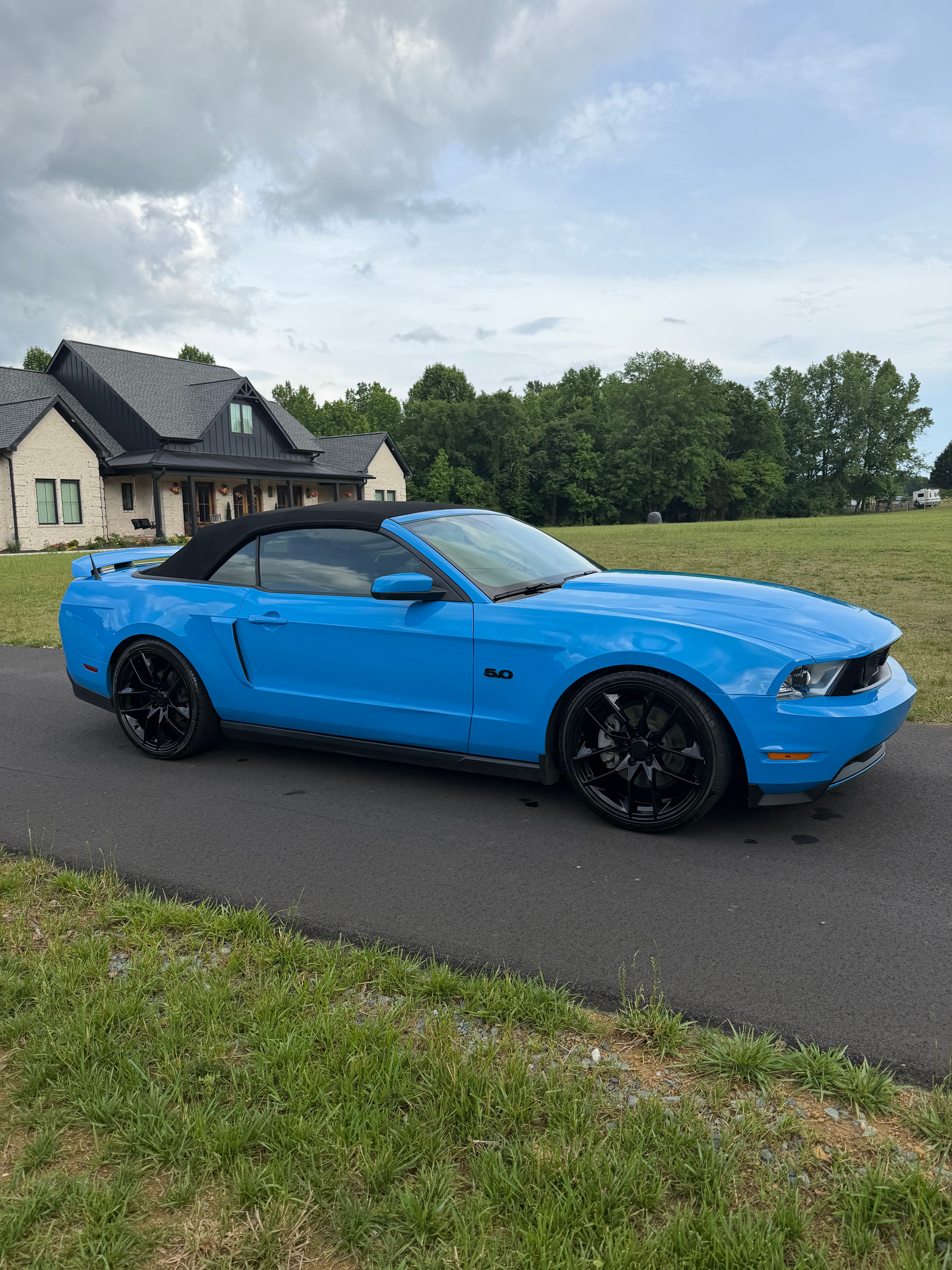 Used 2011 Ford Mustang GT Premium w/ Brembo Brake Pkg RWD image 4