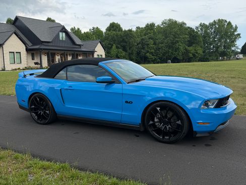 Used 2011 Ford Mustang GT Premium w/ Brembo Brake Pkg RWD image 4