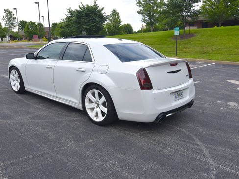 Used 2012 Chrysler 300 SRT8 w/ 19-Premium Speaker Group RWD image 2