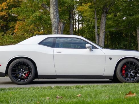 Used 2015 Dodge Challenger SRT Hellcat image 4