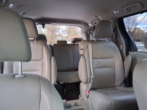 Used 2020 Toyota Sienna XLE image 10