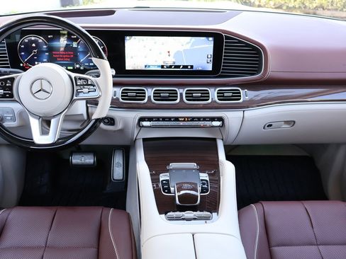 Used 2023 Mercedes-Benz Maybach GLS 600 4MATIC image 15