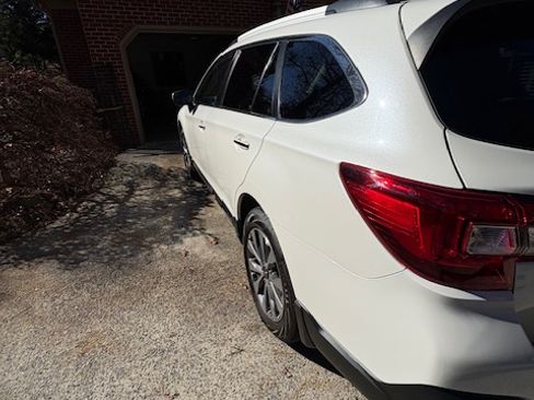 Used 2019 Subaru Outback 2.5i Touring image 8