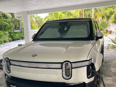 Used 2024 Rivian R1S Adventure image 1