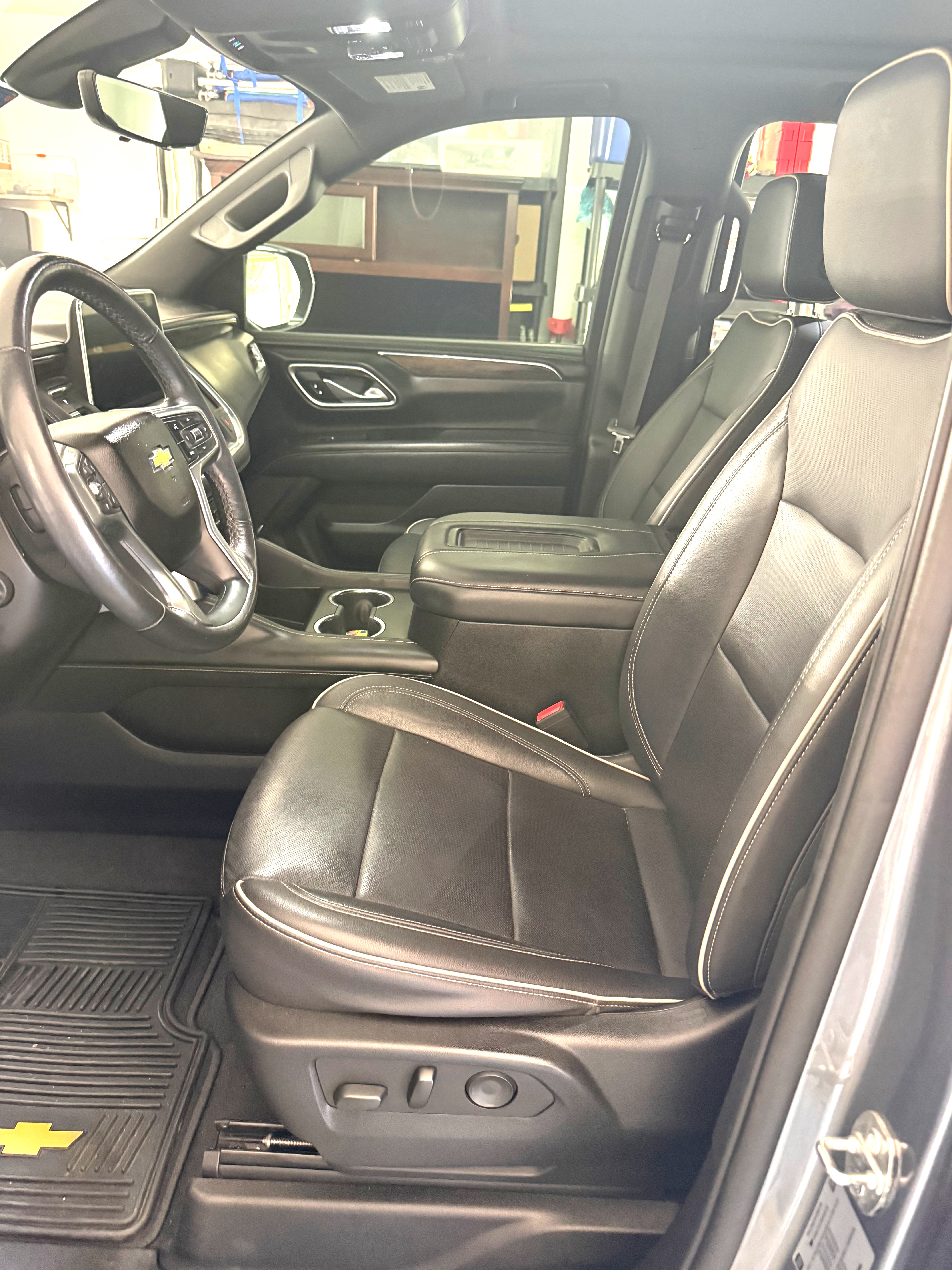 Used 2021 Chevrolet Tahoe Premier w/ Premium Package RWD image 10