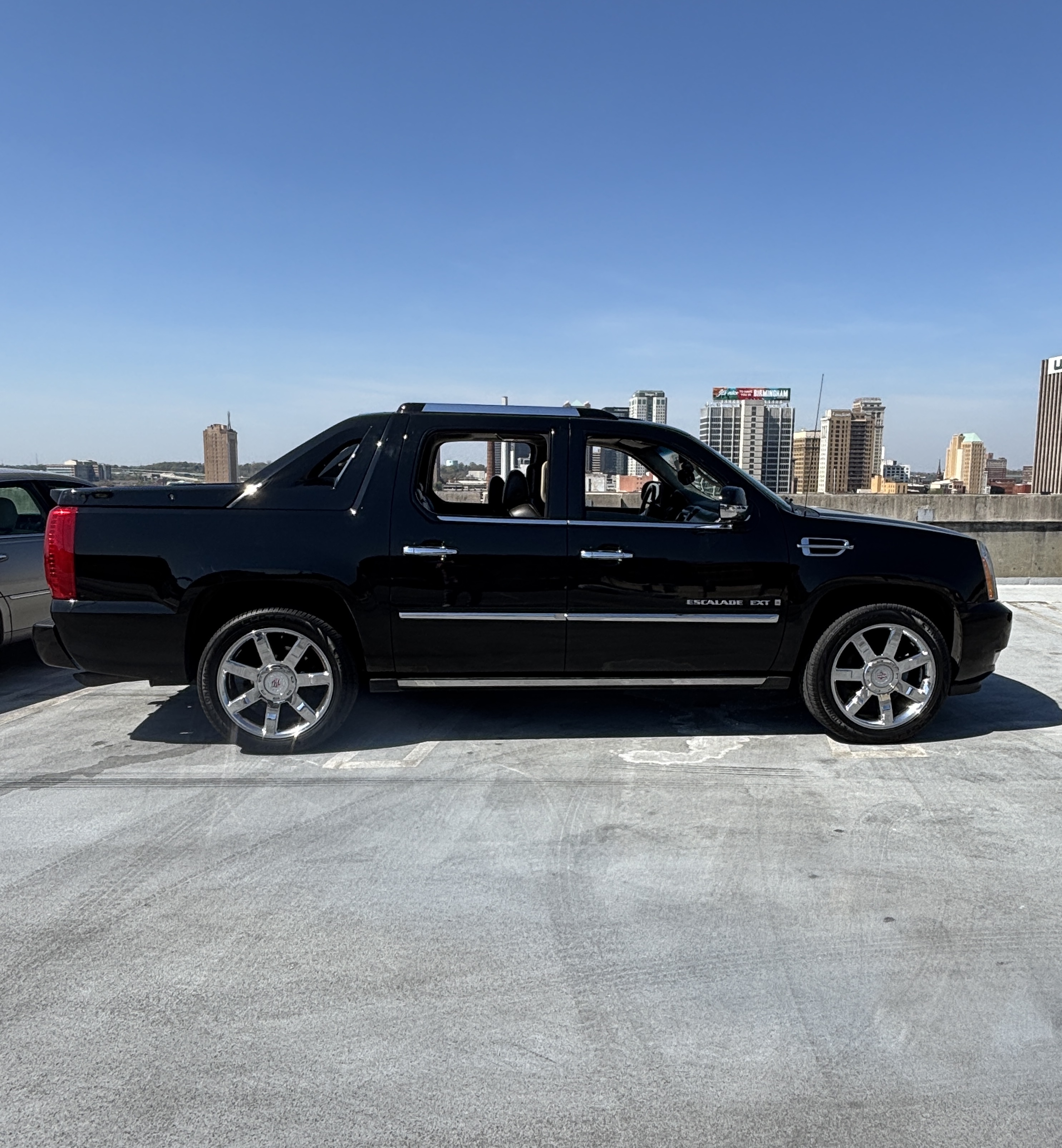 Used 2007 Cadillac Escalade EXT w/ Information Package AWD/4WD image 1