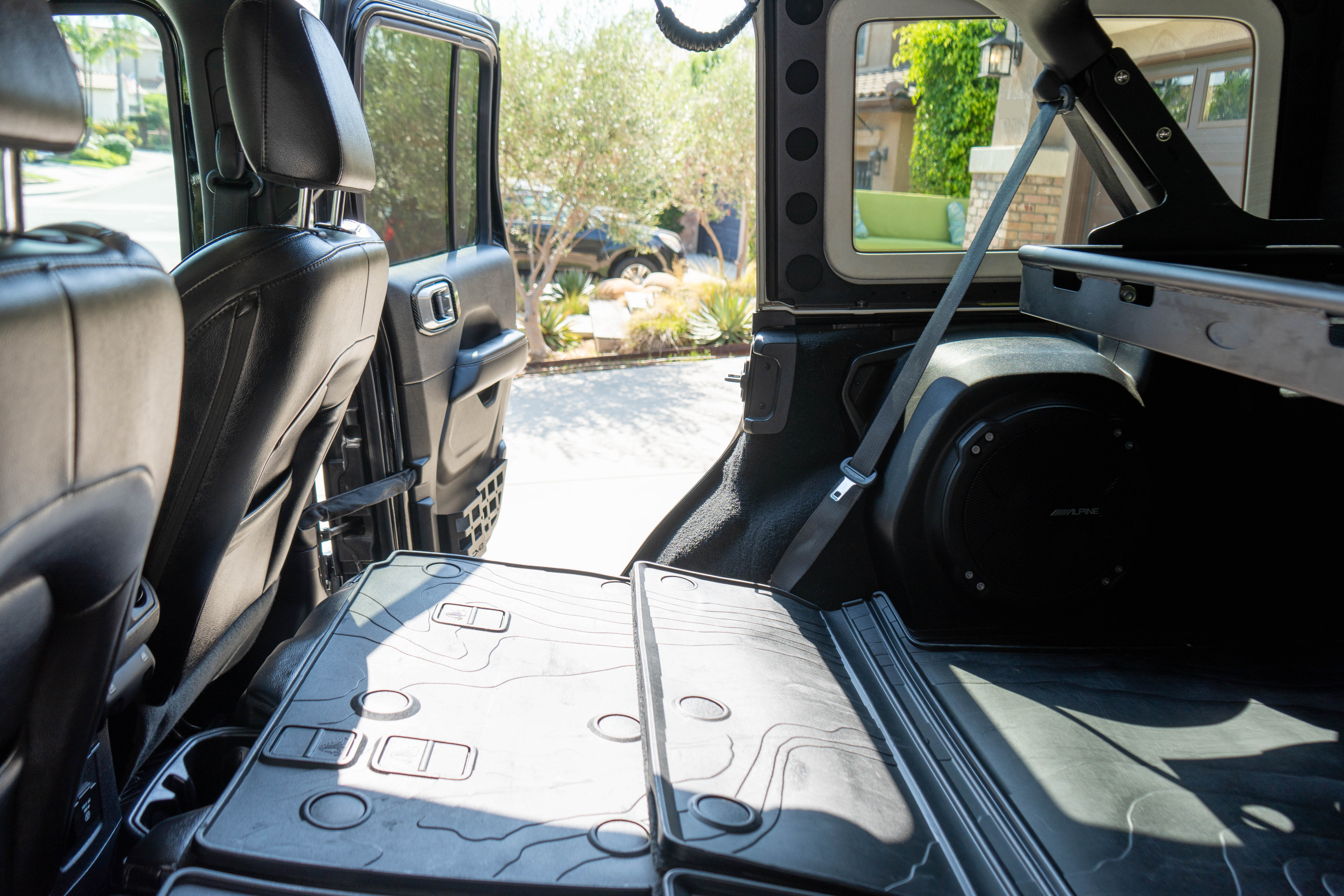 Used 2020 Jeep Wrangler Unlimited Sahara AWD/4WD image 18