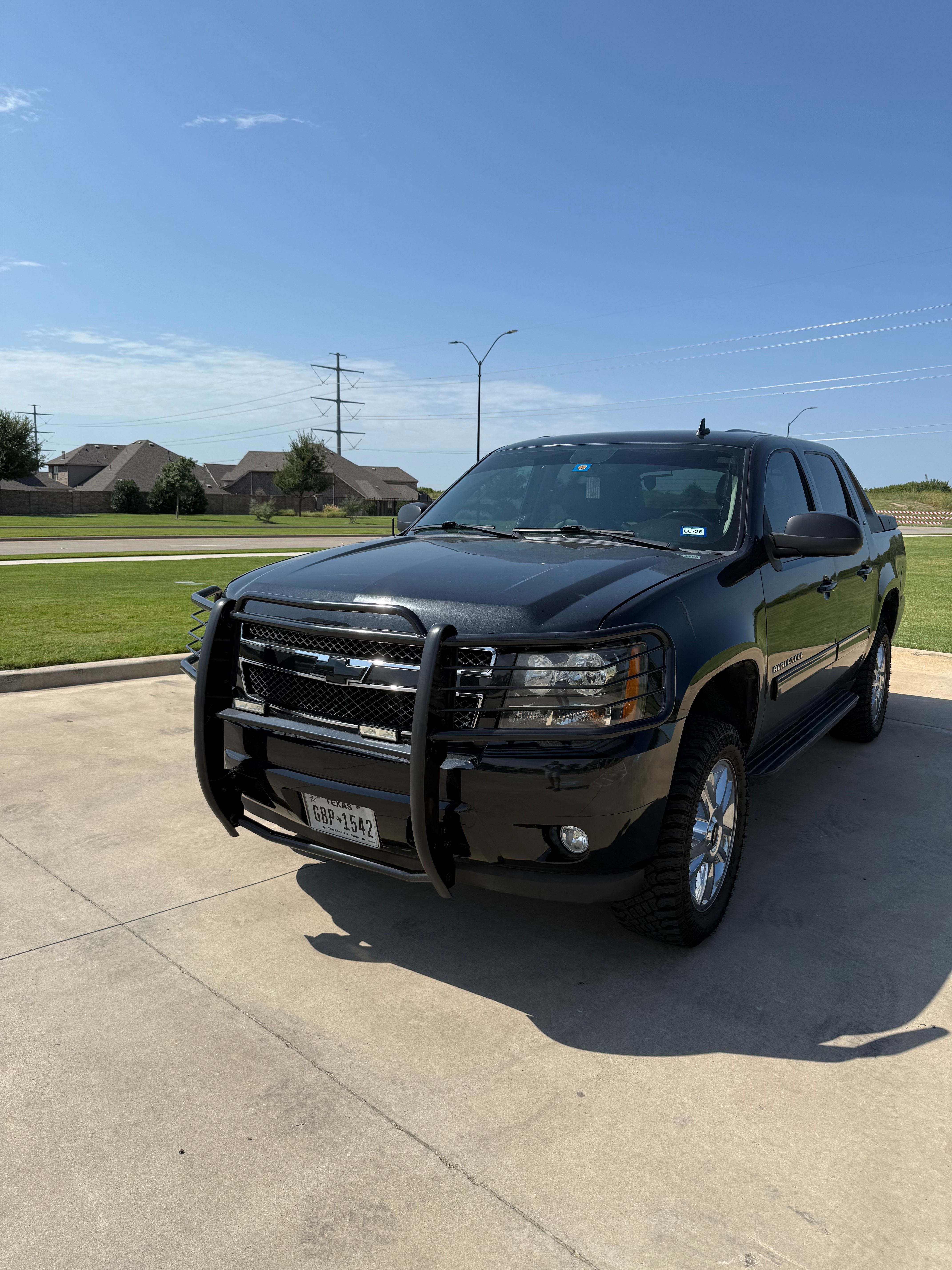 Used 2010 Chevrolet Avalanche LT w/ Luxury Package AWD/4WD image 2