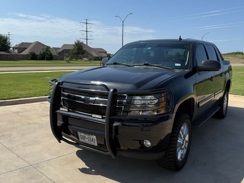 Used 2010 Chevrolet Avalanche LT w/ Luxury Package image 1