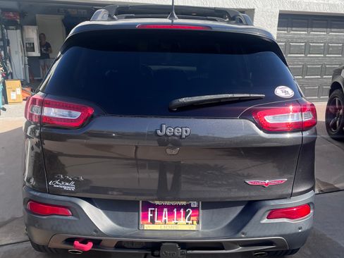 Used 2017 Jeep Cherokee Trailhawk image 6