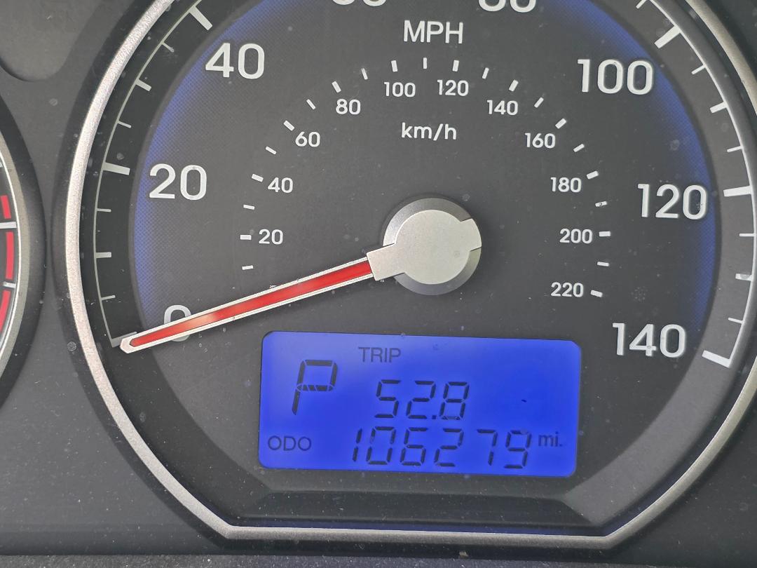 Used 2011 Hyundai Santa Fe Limited FWD image 8
