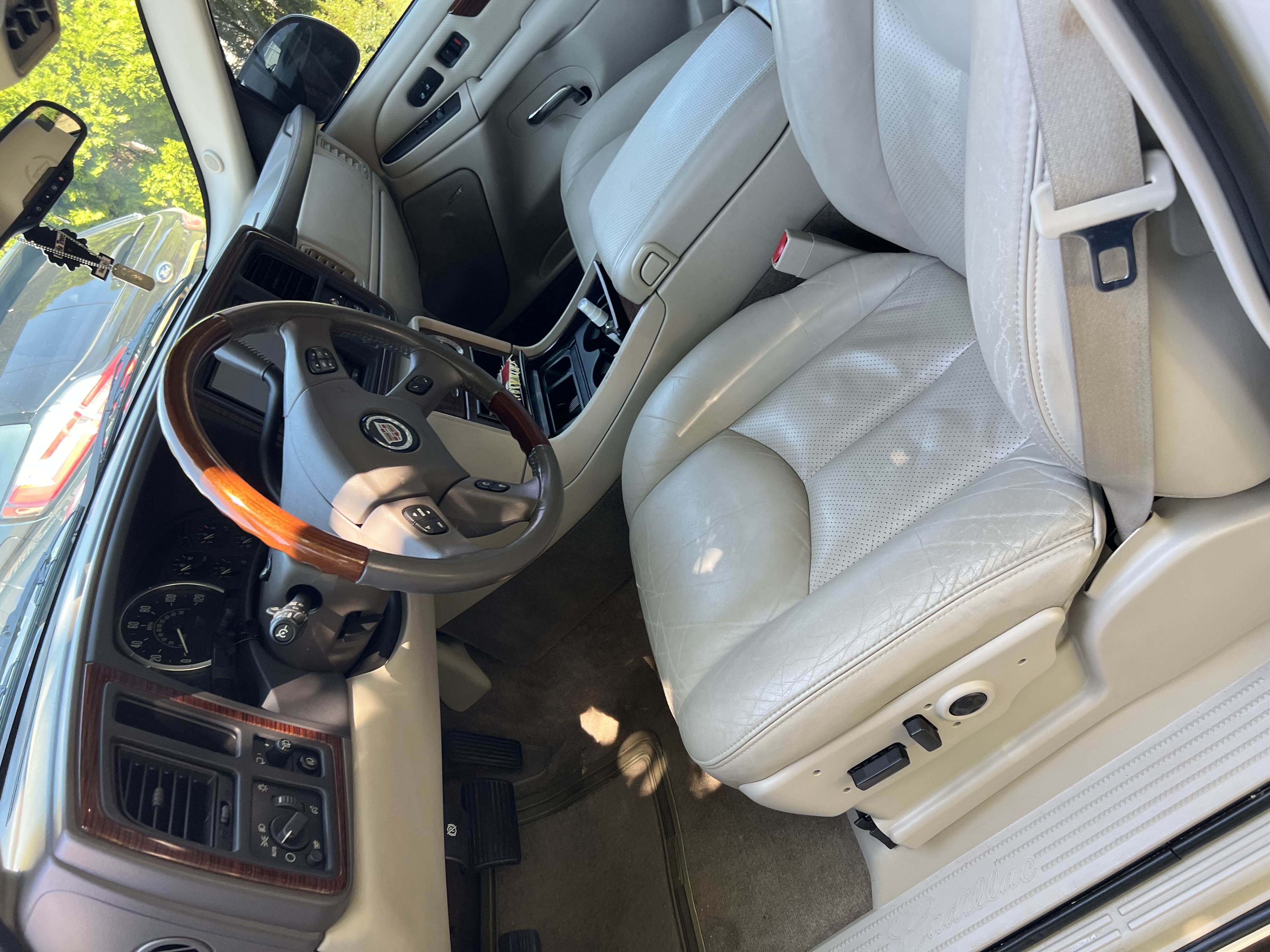 Used 2004 Cadillac Escalade AWD image 9