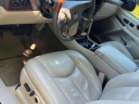 Used 2004 Cadillac Escalade AWD image 9