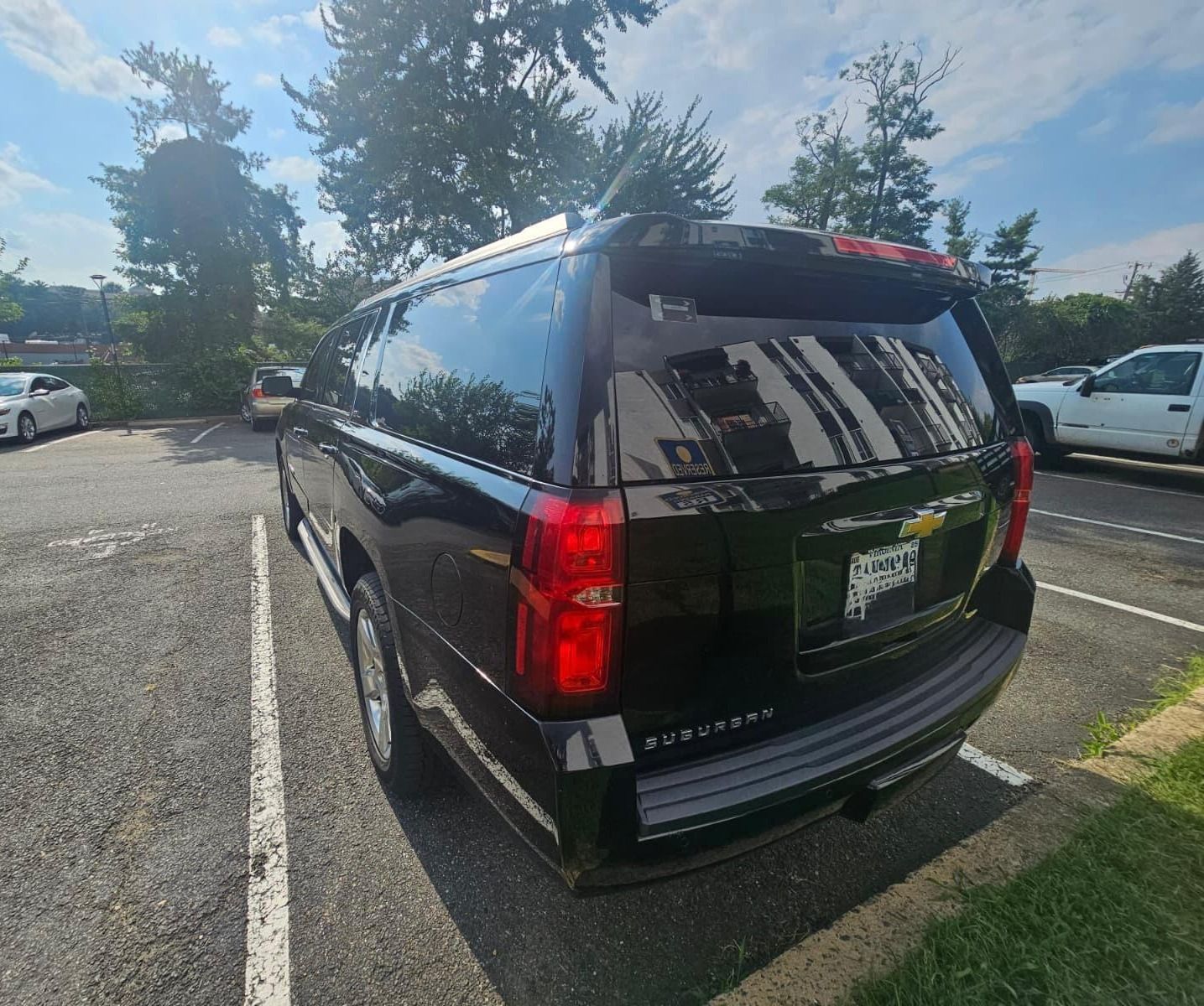 Used 2017 Chevrolet Suburban LT w/ Luxury Package AWD/4WD image 6