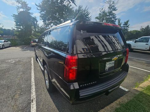 Used 2017 Chevrolet Suburban LT w/ Luxury Package image 6
