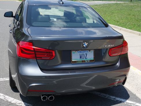 Used 2018 BMW 330i Sedan w/ M Sport Package RWD image 11