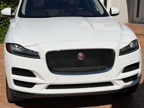 Used 2018 Jaguar F-PACE Prestige image 1