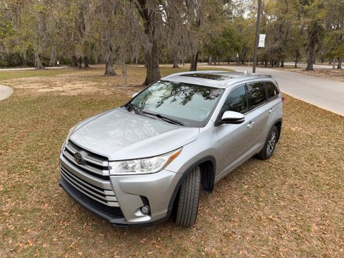 Used 2017 Toyota Highlander XLE image 17