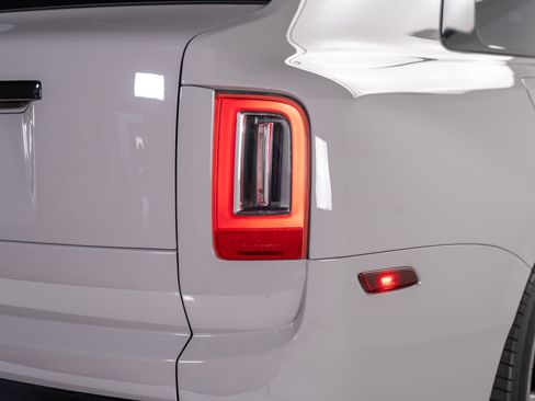 Used 2021 Rolls-Royce Cullinan image 12