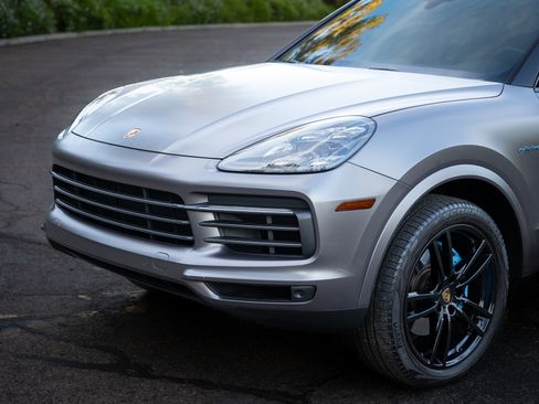 Used 2022 Porsche Cayenne Platinum Edition image 13