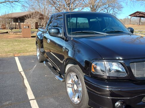 Used 2000 Ford F150 Harley-Davidson image 8